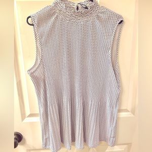 NWT Women’s Adrianna Papell Black  & White Sleeveless Shirt Size XL